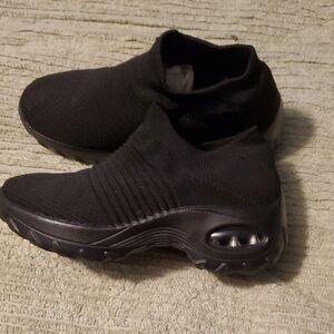 NWOT Black Slip-On Non Skid Sneakers Womans 6.5